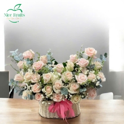 Giỏ Hoa Hồng Kem Dâu