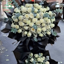 Kệ hoa 2 tầng phối giấy đen sang trọng