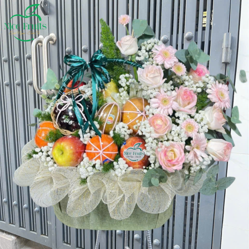 Giỏ trái cây chúc mừng mẫu 9