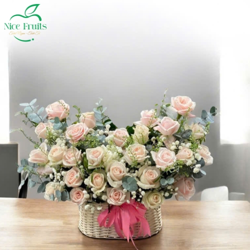 Giỏ Hoa Hồng Kem Dâu