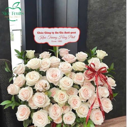 Giỏ Hoa Hồng Kem Phối Đế Gỗ